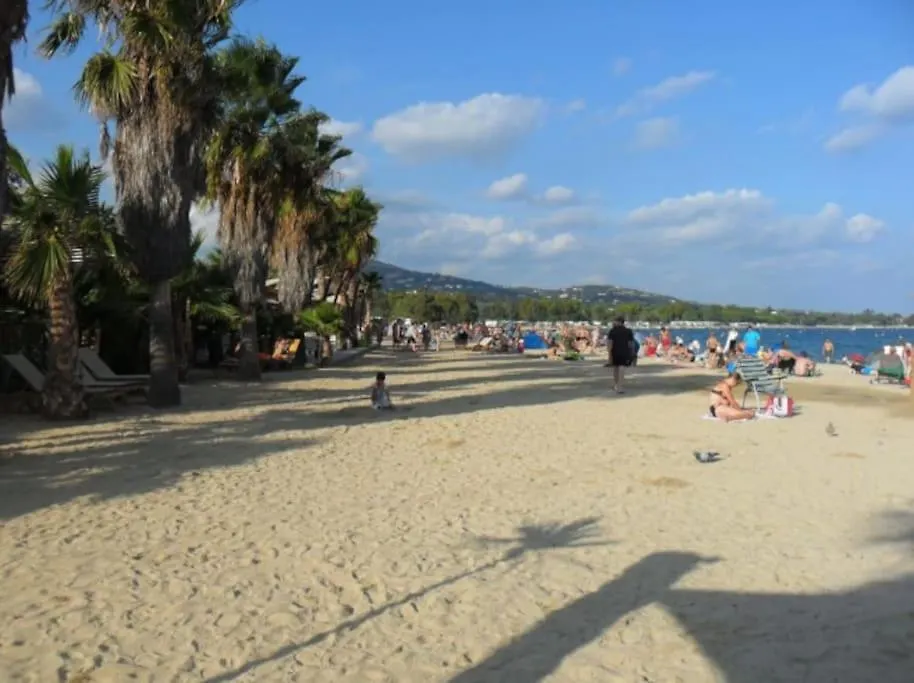 300 M De La Plage, Piscine Clim, Wifi Grimaud