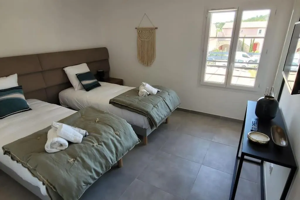 300 M De La Plage, Piscine Clim, Wifi Grimaud